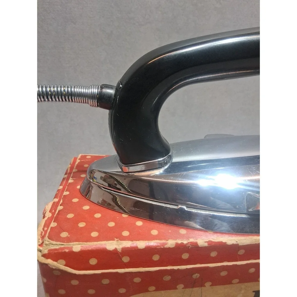 General Mills Tru-Heat Iron Betty Crocker Model GM 1B Vintage 1940s Working
